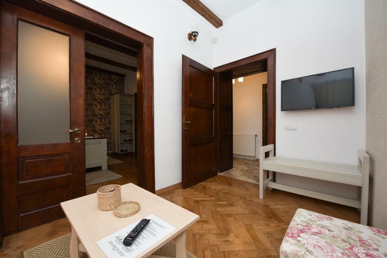 Buzoianu Residence By Holztreppe Брашов Екстериор снимка